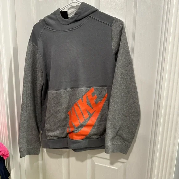 Nike - Picture 2 of 2